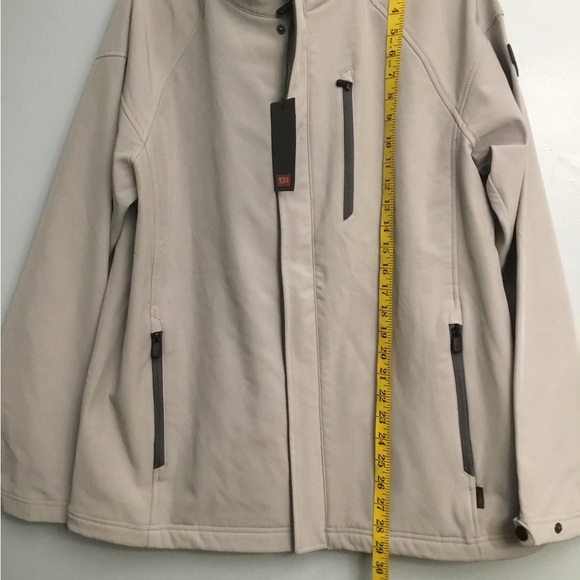 TUMI COAT - Picture 7 of 15